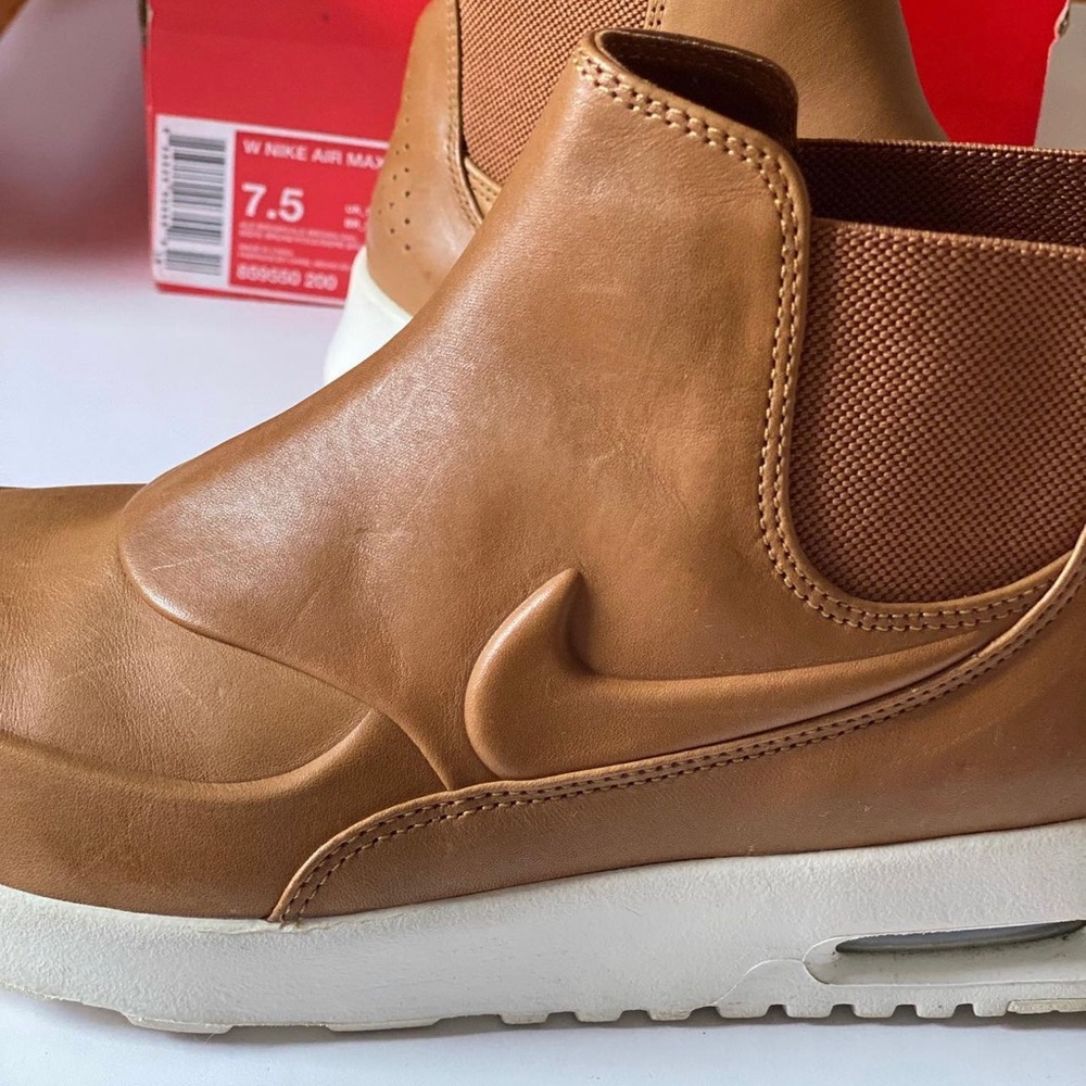 Nike Sneakers!

Like new!*Worn twice